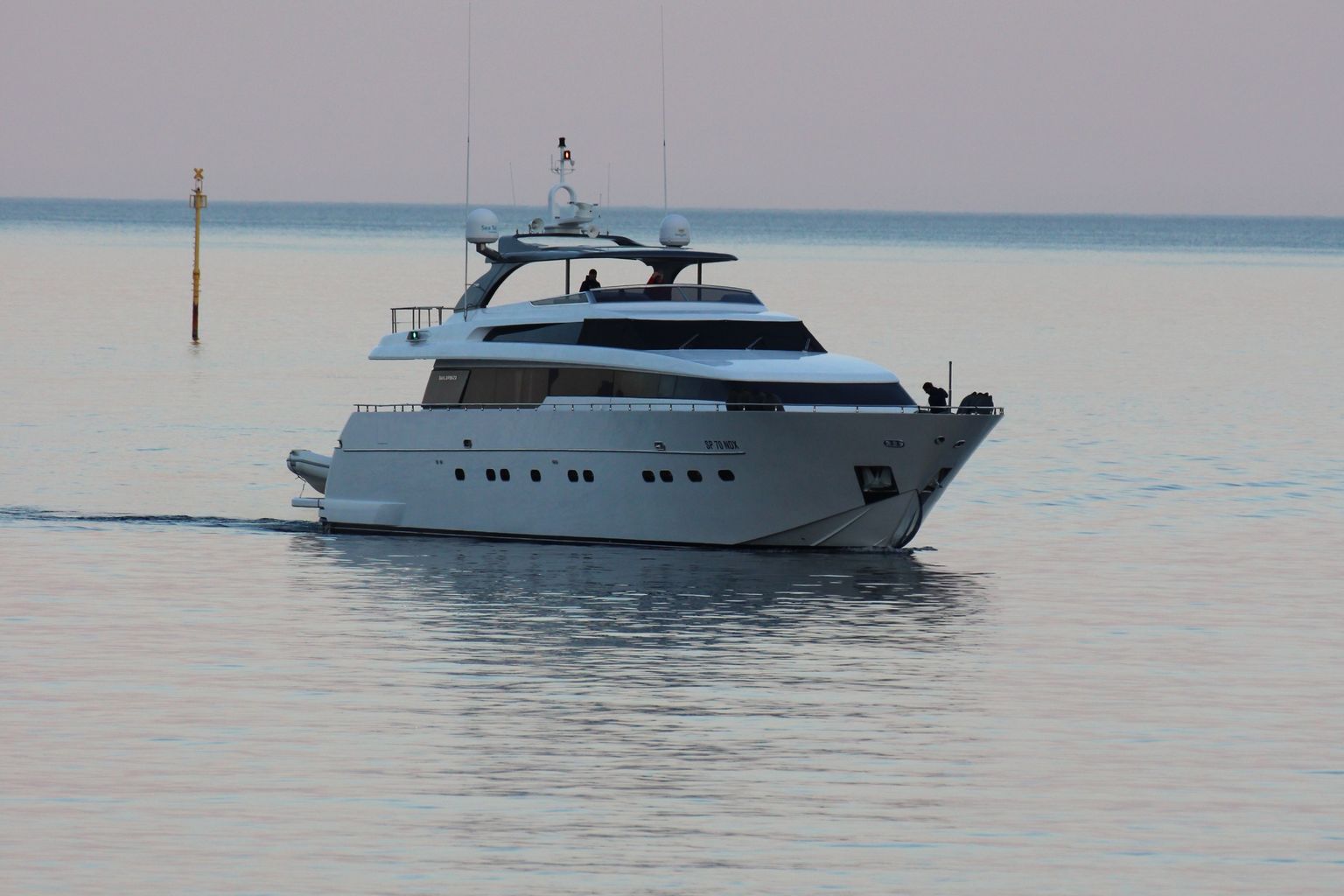 yacht charter cost
