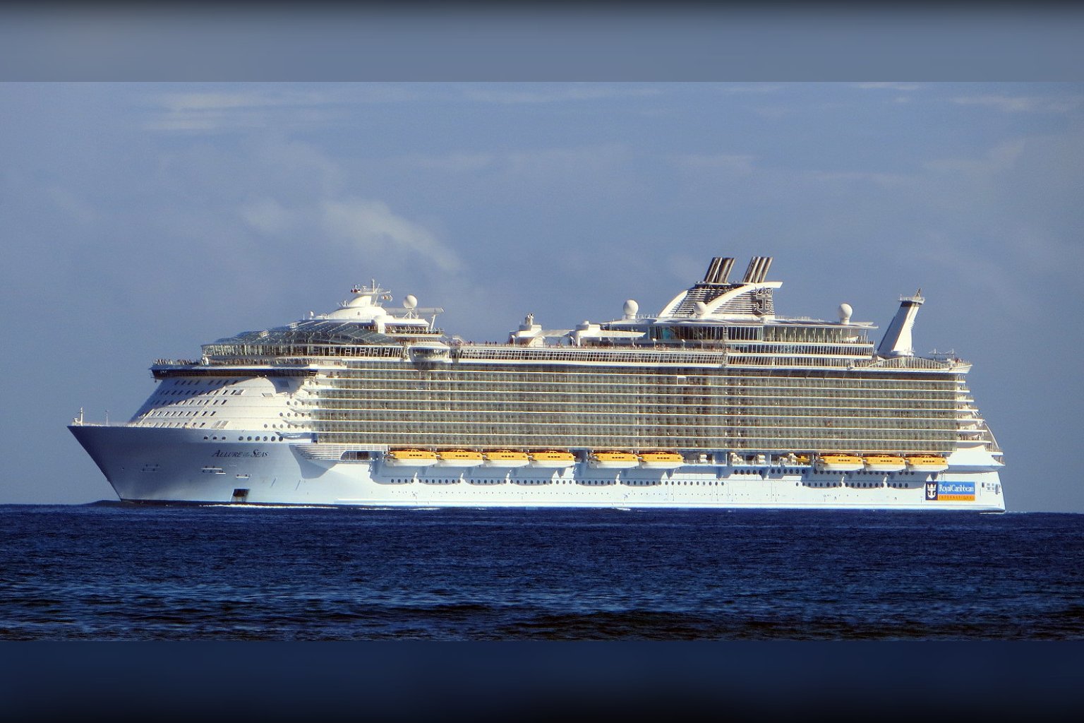 Allure of the Seas Oasis-class cruise ship at sea