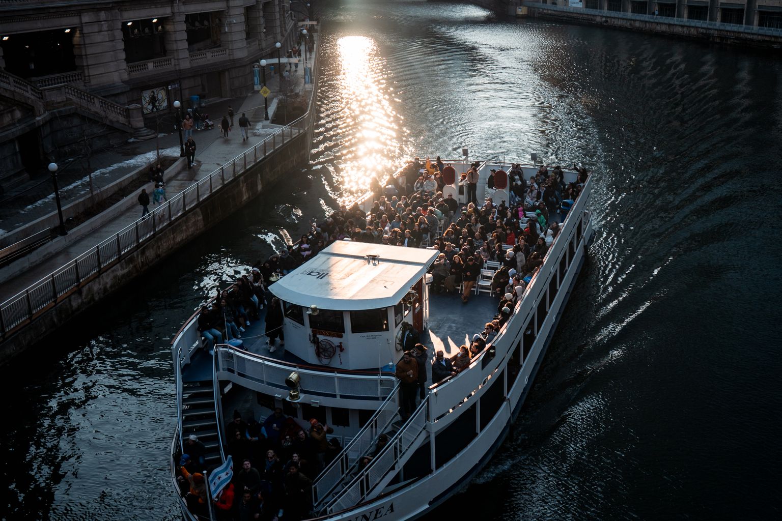 chicago river architecture cruise at sunset
