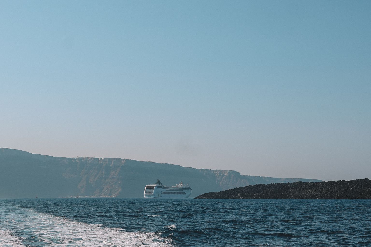 cruise ship wake at sea