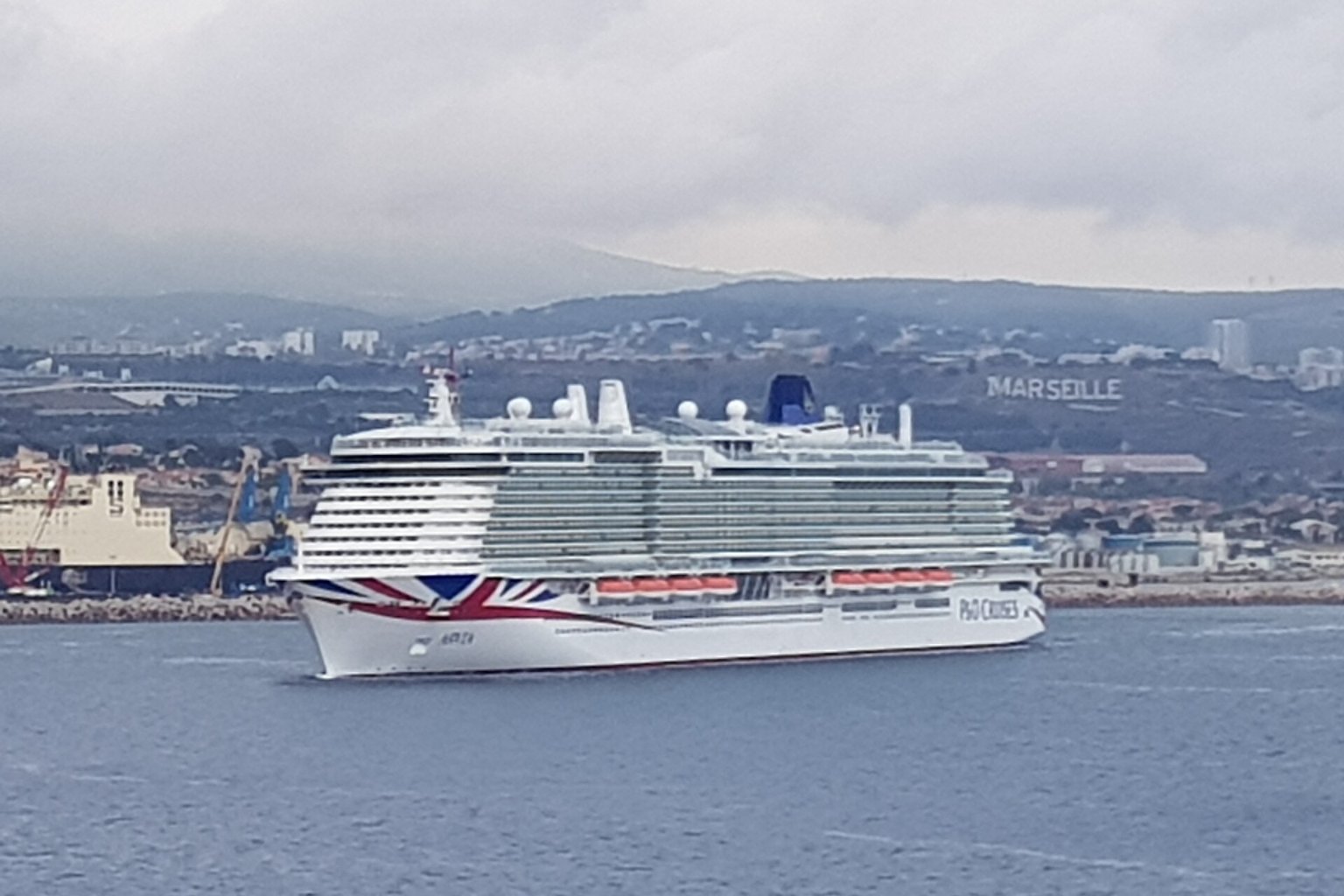 P&O Cruises Arvia cruise ship in port
